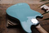 SQUIER "Sonic® Bronco™ Bass, Laurel Fingerboard, White Pickguard, Daphne Blue" 3, 30 KG
