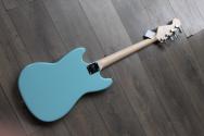 SQUIER "Sonic® Bronco™ Bass, Laurel Fingerboard, White Pickguard, Daphne Blue" 3, 30 KG