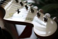 FENDER "Gold Foil Jazzmaster, Ebony Fingerboard, Shoreline Gold" GIGBAG, 3, 76 KG