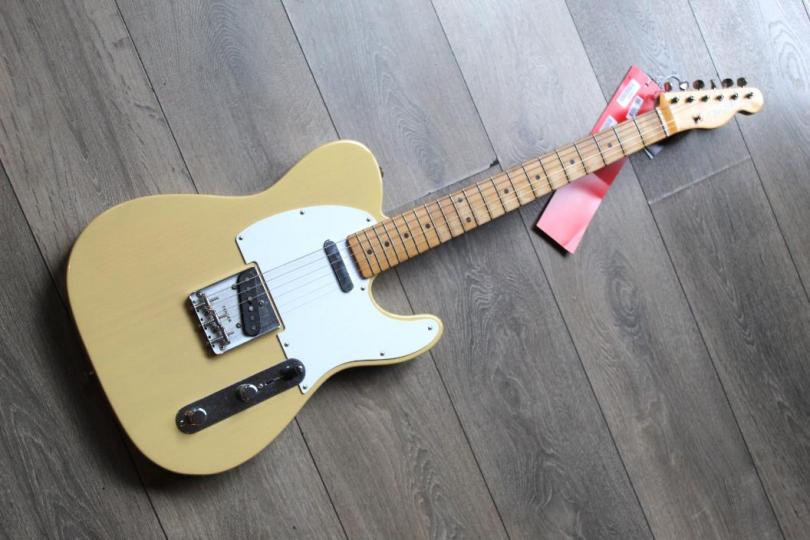 FENDER "NEW MODEL Limited Edition Vintera II Road Worn '60s Telecaster, Maple Fingerboard, Blonde" HARDCASE, 3, 40 KG