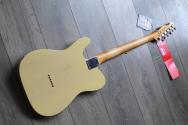 FENDER "NEW MODEL Limited Edition Vintera II Road Worn '60s Telecaster, Maple Fingerboard, Blonde" HARDCASE, 3, 40 KG