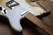 FENDER "NEW MODEL Limited Edition Vintera II Road Worn '60s Telecaster, Maple Fingerboard, Blonde" HARDCASE, 3, 40 KG