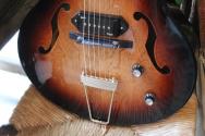 GODIN "5th Avenue Kingpin II DLX Vintage Burst HG" 2, 43 KG