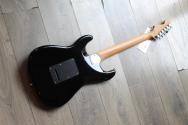 FENDER "Limited Edition American Ultra II Stratocaster, Maple Fingerboard, Black"HARDCASE ,3,54 KG