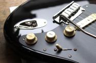 FENDER "Limited Edition American Ultra II Stratocaster, Maple Fingerboard, Black"HARDCASE ,3,54 KG