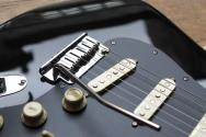 FENDER "Limited Edition American Ultra II Stratocaster, Maple Fingerboard, Black"HARDCASE ,3,54 KG