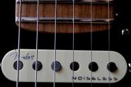 FENDER "Limited Edition American Ultra II Stratocaster, Maple Fingerboard, Black"HARDCASE ,3,54 KG
