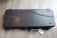 FENDER "Limited Edition American Ultra II Stratocaster, Maple Fingerboard, Black"HARDCASE ,3,54 KG