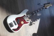 Sire Marcus Miller P7 4-String, Antique White, 4, 49 KG