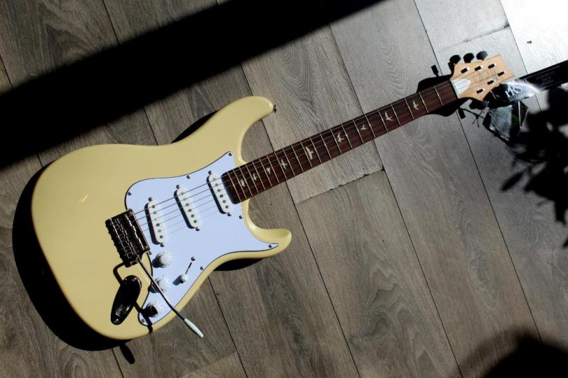 PRS "SE John Mayer Silver Sky, Moon White"