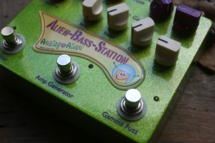 ANALOG ALIEN "Alien Bass Station"