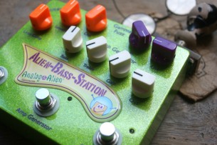 ANALOG ALIEN "Alien Bass Station"