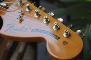 FENDER "American Vintage II 1973 Stratocaster, Maple Fingerboard, Olympic White" HARDCASE, PAPERS, 3, 76 KG