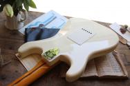 FENDER "American Vintage II 1973 Stratocaster, Maple Fingerboard, Olympic White" HARDCASE, PAPERS, 3, 76 KG
