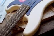 SQUIER Classic Vibe '60s Precision Bass Olympic White, Indian Laurel by FENDER