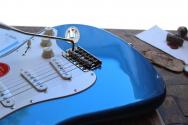 SQUIER "Classic Vibe '60s Stratocaster with Laurel Fretboard, Lake Placid Blue" 3, 44 KG