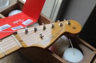 FENDER "Vintera III Late '50s Stratocaster, Maple Fingerboard, Dakota Red" GIGBAG, 3, 35 KG
