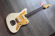SQUIER J Mascis Jazzmaster with Laurel Fretboard, Vintage White, 3, 61 KG