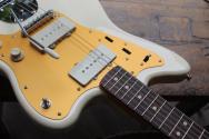 SQUIER J Mascis Jazzmaster with Laurel Fretboard, Vintage White, 3, 61 KG