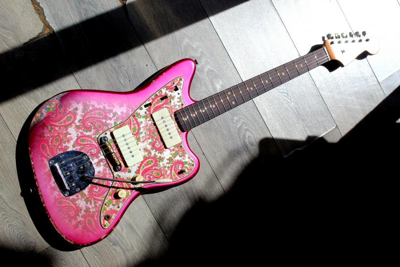 FENDER "Custom Shop Master Builder David Brown ´62 Jazzmaster Heavy Relic, Pink Paisley" HARDCASE, PAPERS