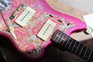 FENDER "Custom Shop Master Builder David Brown ´62 Jazzmaster Heavy Relic, Pink Paisley" HARDCASE, PAPERS