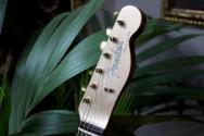 FENDER "Limited Custom Shop Bow Tie Tele Custom Relic Aged Firemist Gold" HARDCASE,