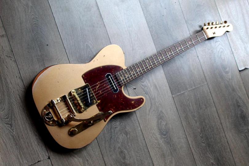 FENDER "Limited Custom Shop Bow Tie Tele Custom Relic Aged Firemist Gold" HARDCASE,