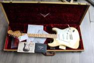 FENDER "Custom Shop Yngwie Malmsteen Vintage White, Scalloped Maple" HARDCASE, PAPERS, STRAP, 3, 68 KG