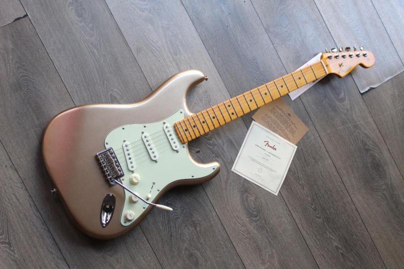 FENDER "American Professional Classic Stratocaster Fade Firemist Gold" GIGBAG, 3, 46 KG