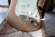 FENDER "American Professional Classic Stratocaster Fade Firemist Gold" GIGBAG, 3, 46 KG