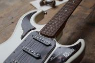 BURNS "Hank Marvin 40th Anniversary" HARDCASE, PAPERS, 3, 85 KG