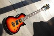 GIBSON "USA 20th Anniversary Nighthawk Standard Reissue "Fireburst" HARDCASE, PAPERS, 3, 12 KG