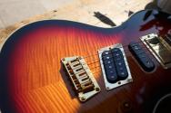 GIBSON "USA 20th Anniversary Nighthawk Standard Reissue "Fireburst" HARDCASE, PAPERS, 3, 12 KG