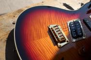 GIBSON "USA 20th Anniversary Nighthawk Standard Reissue "Fireburst" HARDCASE, PAPERS, 3, 12 KG