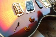 GIBSON "USA 20th Anniversary Nighthawk Standard Reissue "Fireburst" HARDCASE, PAPERS, 3, 12 KG