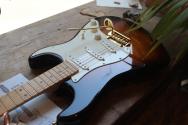 FENDER "60th Anniversary Commemorative Stratocaster" HARDCASE, 3, 44 KG