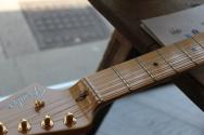 FENDER "60th Anniversary Commemorative Stratocaster" HARDCASE, 3, 44 KG