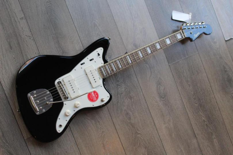 SQUIER "Classic Vibe '60s Jazzmaster Laurel Black" 3, 60 KG