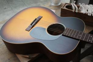 MARTIN "000-17 Whiskey Sunset"