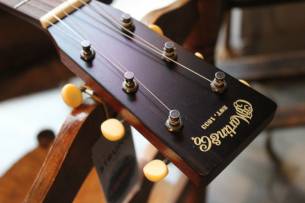 MARTIN "000-17 Whiskey Sunset"