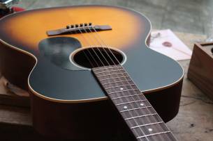 MARTIN "000-17 Whiskey Sunset"