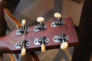 MARTIN "000-17 Whiskey Sunset"