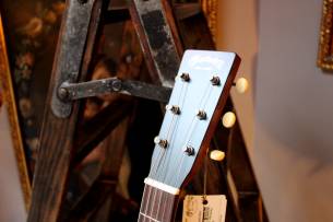 MARTIN "000-17 Whiskey Sunset"