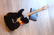 FENDER "Custom Shop Limited Heavy Relic Reverse Custom HS Tele Aged Black Over 3 Color Sunburst" HARDCASE