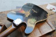 FENDER "Custom Shop Limited Heavy Relic Reverse Custom HS Tele Aged Black Over 3 Color Sunburst" HARDCASE