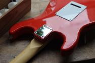 FENDER "Standard Stratocaster, Laurel Fingerboard, White Pickguard, Fiesta Red" 3, 50 KG
