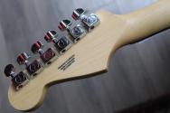 FENDER "Standard Stratocaster, Laurel Fingerboard, White Pickguard, Fiesta Red" 3, 50 KG