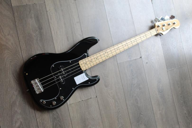 FENDER "Standard Jazz Bass Black"