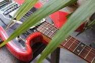 VINTAGE "REVO Series 'Colt' HS Duo Electric Guitar Fiesta Red" 3, 32 KG