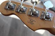 SQUIER "FSR Classic Vibe '70s Jazz Bass, Laurel Fingerboard, Tortoishell Pickguard, Matching Headstock, Aztec Gold" 4, 00 KG
